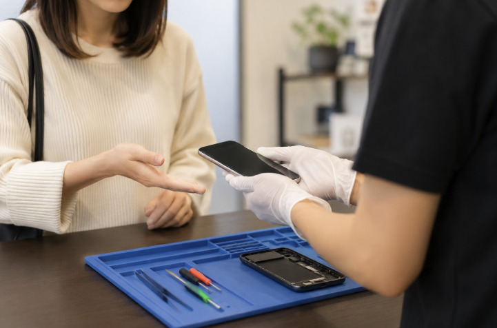 修理中はスマホが使えない？高槻スマホ修理のリアル事情